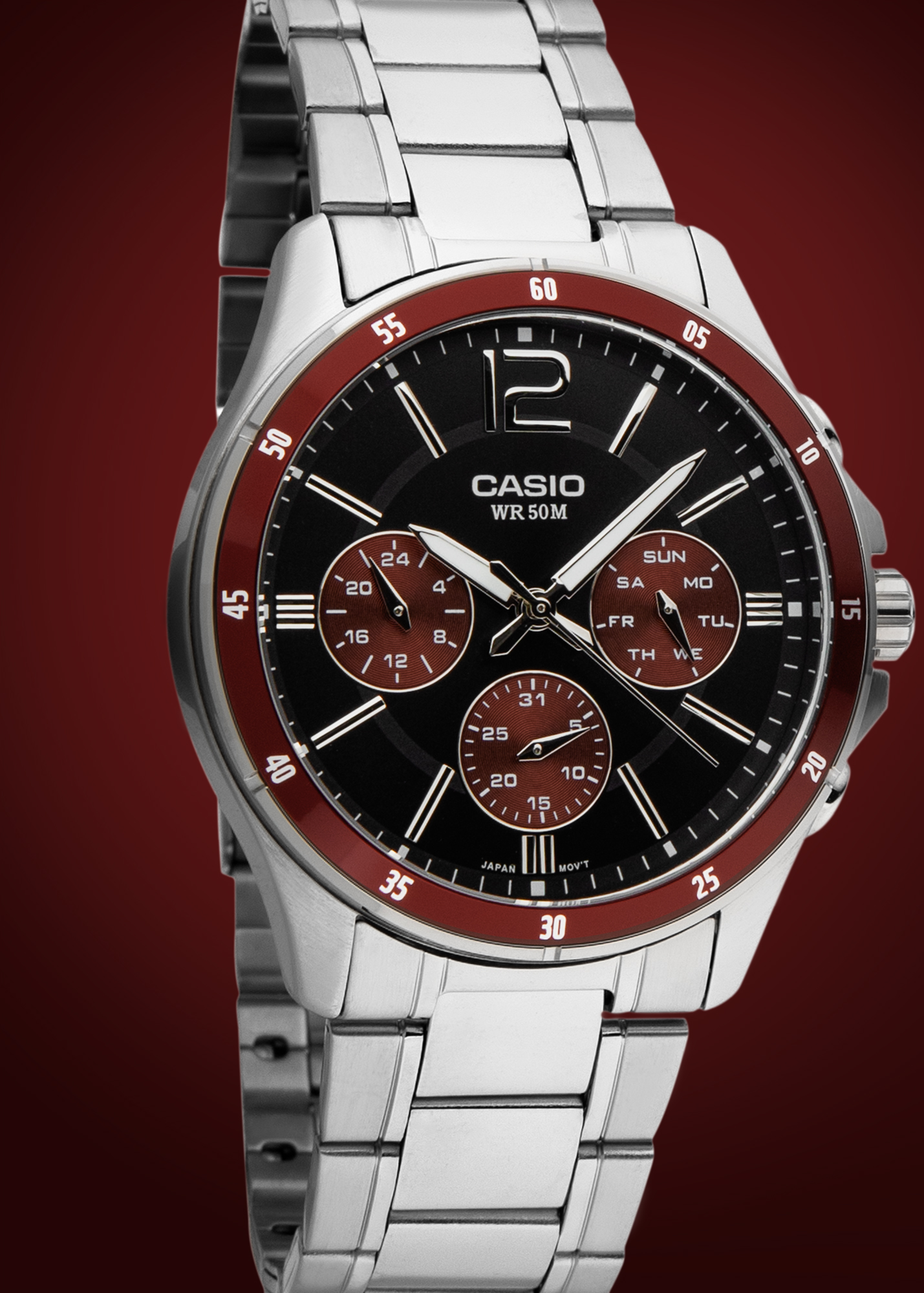 Casio karóra termékfotó retusálás után, bordó háttérrel